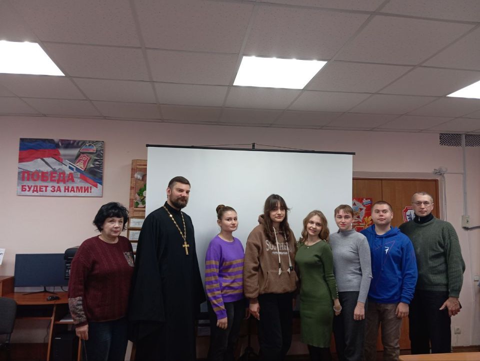 Патриотический час «Страницы истории: взгляд в прошлое и настоящее» Патриотический час «Страницы истории: взгляд в прошлое и настоящее»