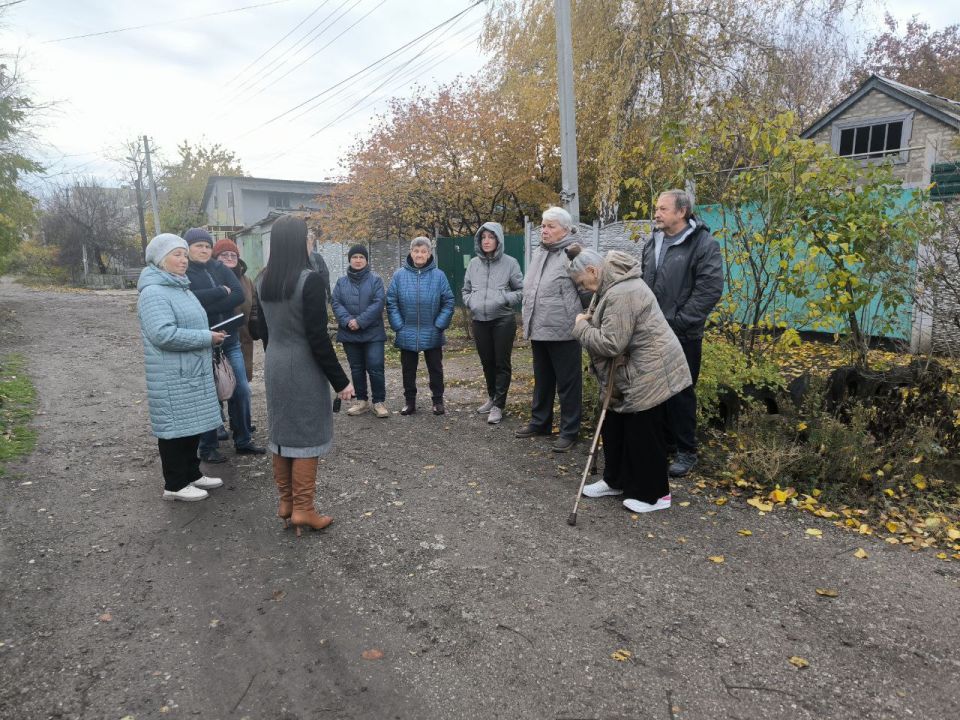 Продолжаются сходы с жителями Ленинского района города Донецка Продолжаются сходы с жителями Ленинского района города Донецка