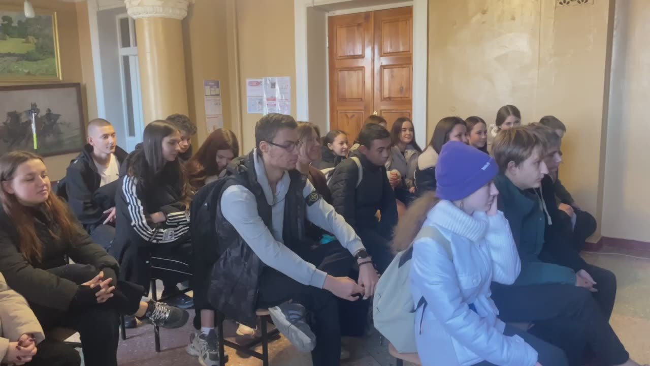 МБУ «Новотроицкий ДК» провёл увлекательную викторину «Угадай профессию» для старшеклассников ГБОУ «Новотроицкая школа №2 Волновахского м.о.»