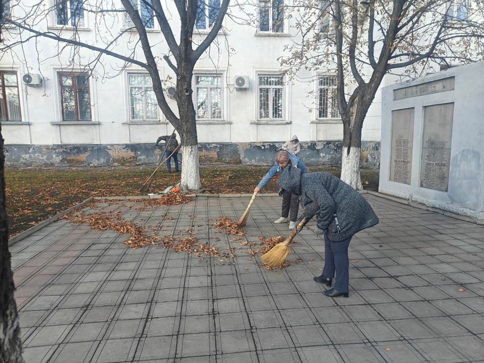 В Снежном продолжается акция «Чистая страна» В Снежном продолжается акция «Чистая страна»