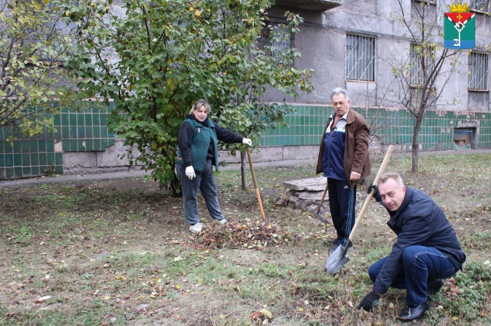 Сегодня Врип Главы Краснолиманского муниципального округа Олег Пономарев совместно с председателем муниципального совета Анжелой Заболотской, сотрудниками администрации и жителями ПВР приняли участие в общегородском... Сегодня Врип Главы Краснолиманского муниципального округа Олег Пономарев совместно с председателем муниципального совета Анжелой Заболотской, сотрудниками администрации и жителями ПВР приняли участие в общегородском...