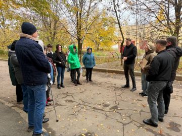 Михаил Меренков: В рамках проекта «Управдом» заместитель руководителя Управы Буденновского внутригородского района Олег Ефремов с участием старших по домам провели встречу с жителями улицы Независимости, дом которых...