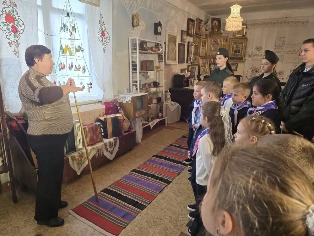 Школьники Кировского посетили музей этнографии родного края Школьники Кировского посетили музей этнографии родного края