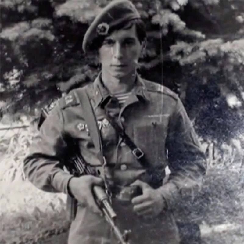 Карен — сын Таривердиева. Он мог стать представителем золотой молодежи СССР, но предпочёл пойти своим путём — Афганистан