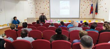 Сегодня депутат Тельмановского муниципального совета Галина Коссе провела встречу с коллективом ГБОУ "Тельмановская гимназия Тельмановского М.О." Встреча прошла в формате открытого диалога, что позволило присутствующим...