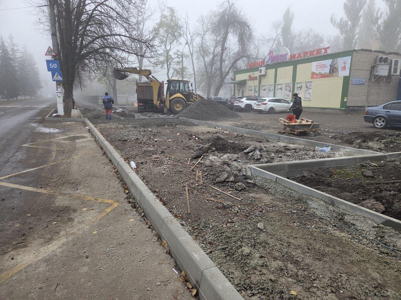 При поддержке Нижегородской области продолжают обновлять тротуары в Харцызске При поддержке Нижегородской области продолжают обновлять тротуары в Харцызске