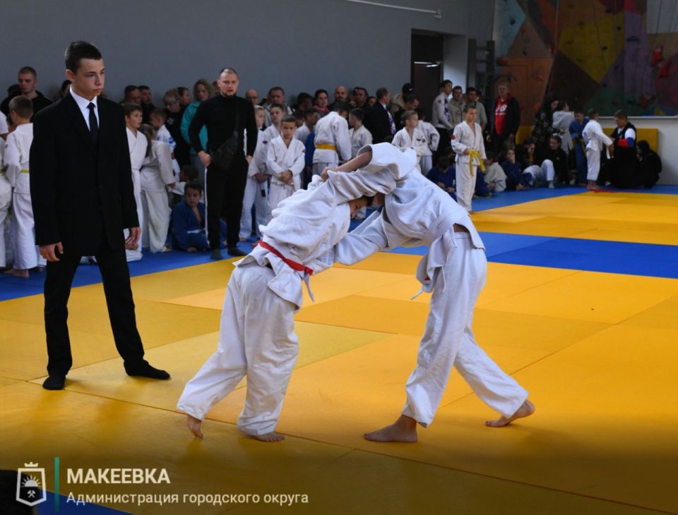 В макеевской спортивной школе состоялось открытие Первенства по дзюдо В макеевской спортивной школе состоялось открытие Первенства по дзюдо
