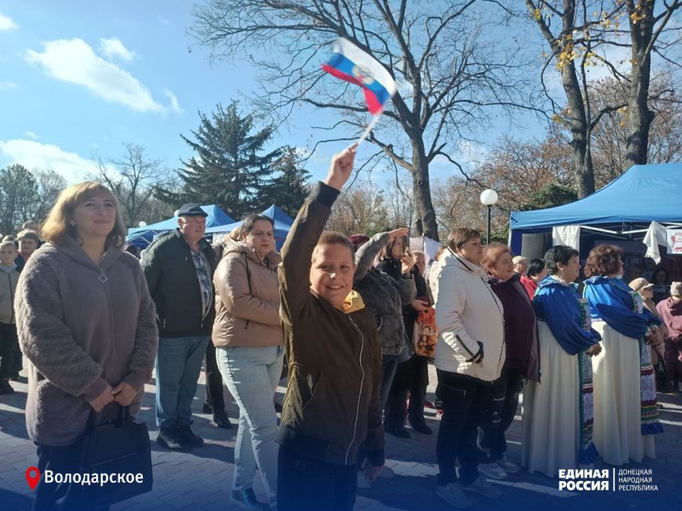 Сегодня в пгт Володарское прошел всероссийский фестиваль русской кухни в рамках мероприятий, посвященных Дню народного единства "Пир на весь мир" Сегодня в пгт Володарское прошел всероссийский фестиваль русской кухни в рамках мероприятий, посвященных Дню народного единства "Пир на весь мир"