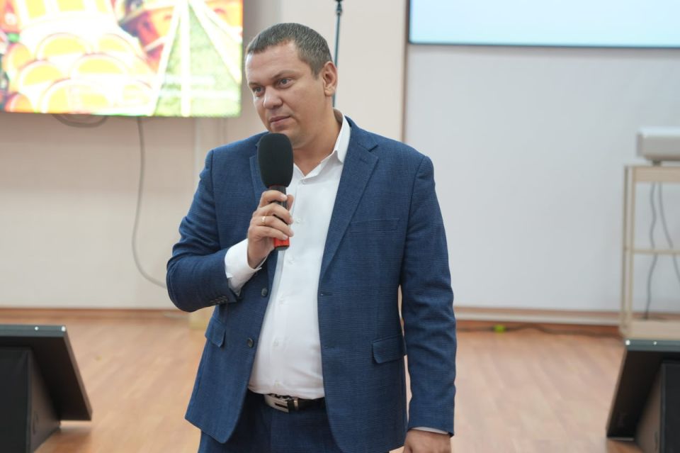 Олег Трофимов: В преддверии Дня народного единства в Министерстве образования и науки ДНР состоялась торжественная церемония награждения работников сферы образования Олег Трофимов: В преддверии Дня народного единства в Министерстве образования и науки ДНР состоялась торжественная церемония награждения работников сферы образования