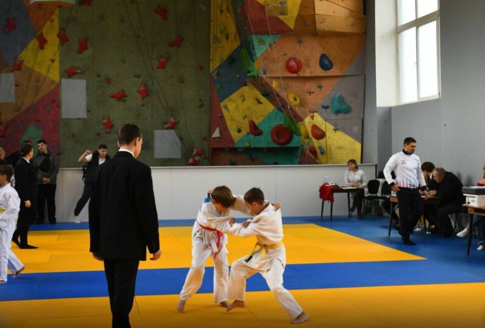 В макеевской спортивной школе состоялось открытие Первенства по дзюдо, с целью реализации проекта «Выбор Сильных» В макеевской спортивной школе состоялось открытие Первенства по дзюдо, с целью реализации проекта «Выбор Сильных»