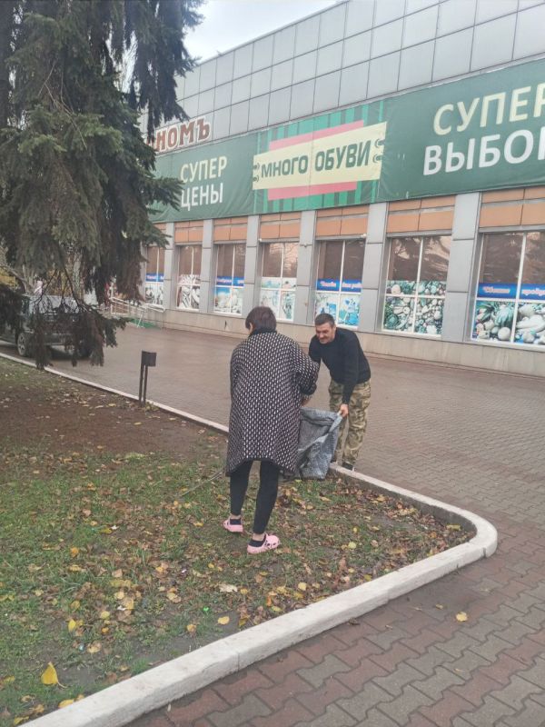 Игорь Мартынов: Предприниматели городского округа Енакиево приняли участие в общегородском субботнике Игорь Мартынов: Предприниматели городского округа Енакиево приняли участие в общегородском субботнике