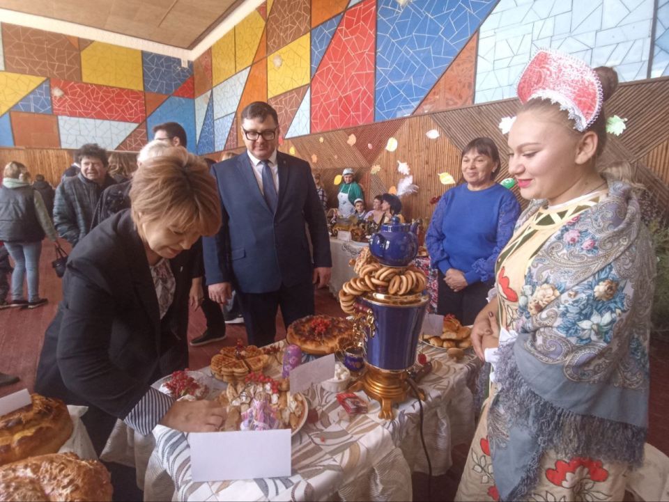 Василий Овчаров: На базе дома культуры в селе Гусельщиково состоялось яркое и очень вкусное мероприятие в рамках Всероссийского фестиваля русской кухни Василий Овчаров: На базе дома культуры в селе Гусельщиково состоялось яркое и очень вкусное мероприятие в рамках Всероссийского фестиваля русской кухни