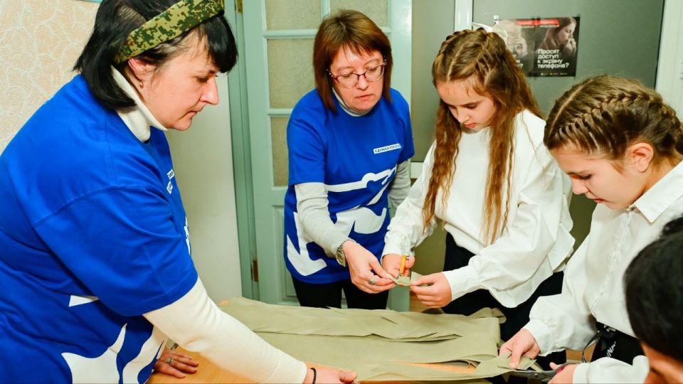 "Наша сила - в единстве". В преддверии праздника Народного Единства, Женский клуб «Вектор жизни - Работа для СВОих» совместно с Женским движением «Единая Россия» провел мероприятие приуроченное к этому празднику "Наша сила - в единстве". В преддверии праздника Народного Единства, Женский клуб «Вектор жизни - Работа для СВОих» совместно с Женским движением «Единая Россия» провел мероприятие приуроченное к этому празднику