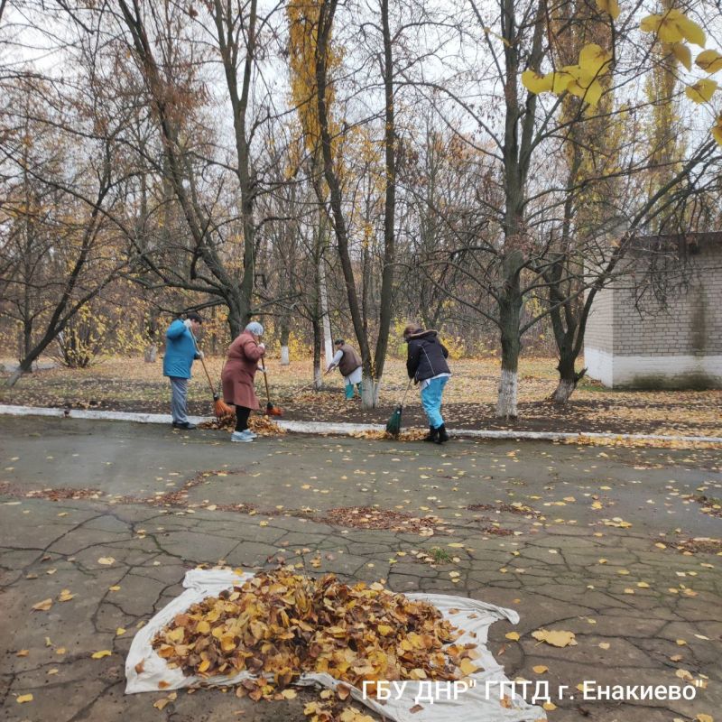 Работники учреждений здравоохранения приняли участие в общегородском субботнике Работники учреждений здравоохранения приняли участие в общегородском субботнике