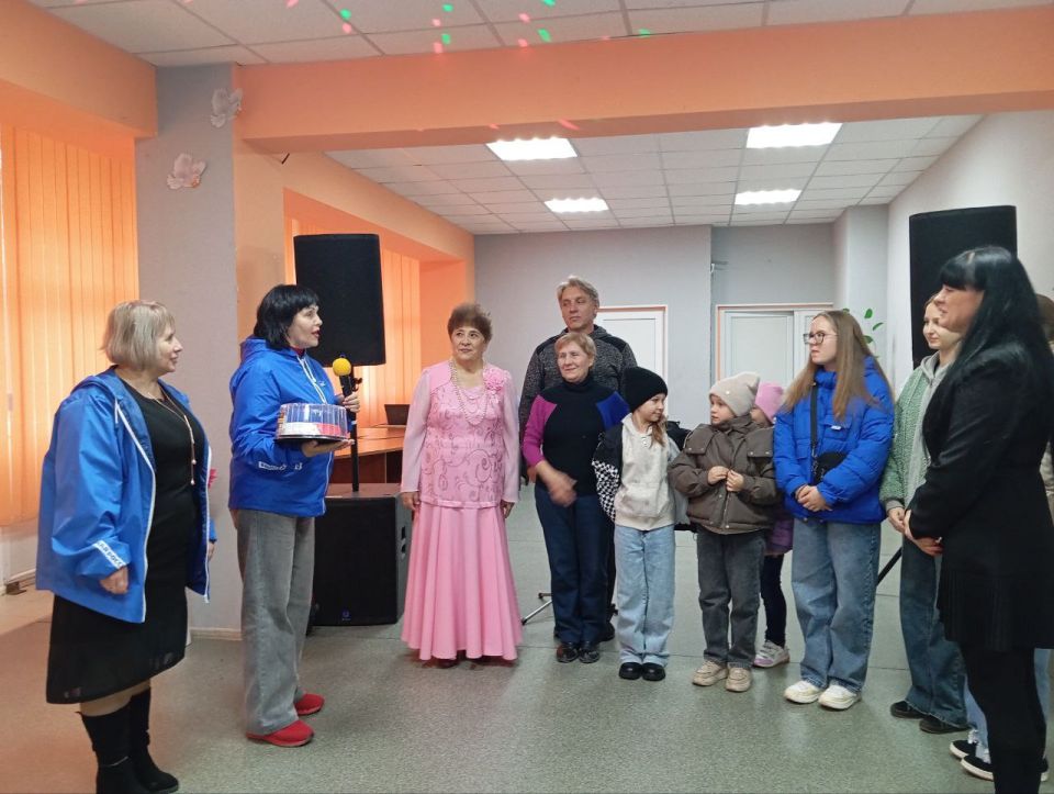 В преддверии государственного праздника – Дня народного единства, в рамках партийного проекта «Культура малой Родины», творческим коллективом Светлодарского городского Дворца культуры проведена праздничная программа ... В преддверии государственного праздника – Дня народного единства, в рамках партийного проекта «Культура малой Родины», творческим коллективом Светлодарского городского Дворца культуры проведена праздничная программа ...