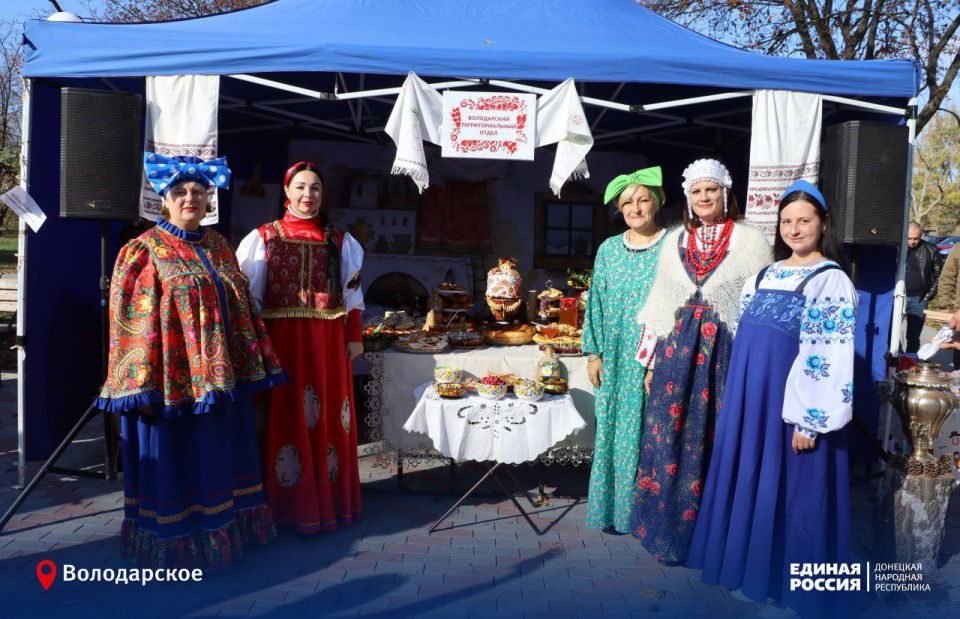 Сегодня в пгт Володарское прошел всероссийский фестиваль русской кухни в рамках мероприятий, посвященных Дню народного единства "Пир на весь мир" Сегодня в пгт Володарское прошел всероссийский фестиваль русской кухни в рамках мероприятий, посвященных Дню народного единства "Пир на весь мир"