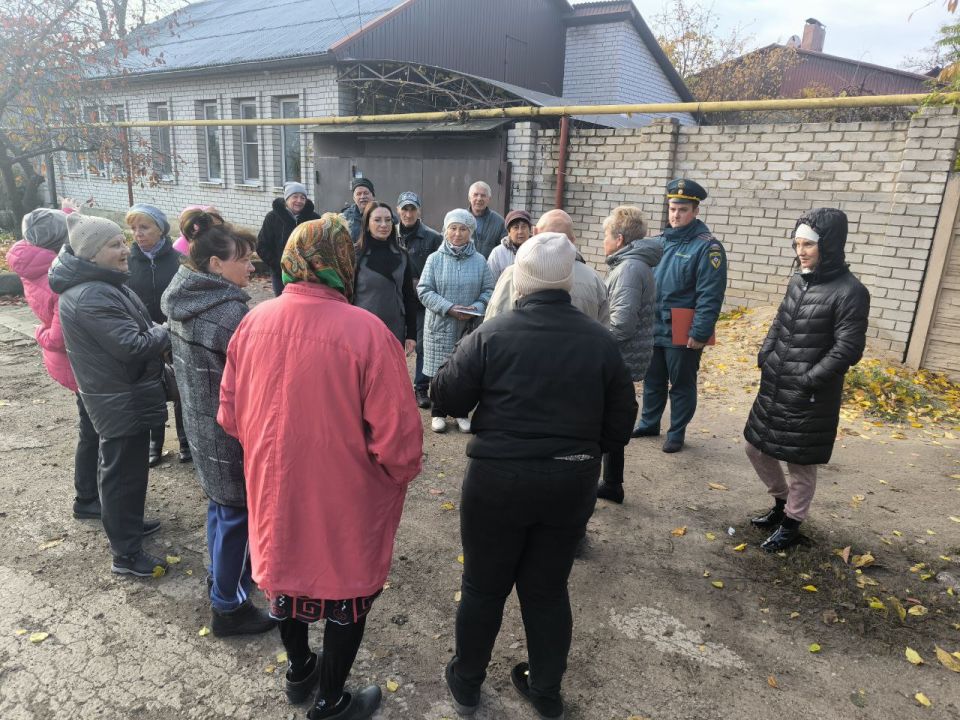 По поручению Главы ДНР Дениса Пушилина 01.11.2025 по адресу: г. Донецк, ул. Муравьева, 44 состоялась встреча с жителями района, на которой присутствовали руководитель Управы Ленинского внутригородского района Татьяна... По поручению Главы ДНР Дениса Пушилина 01.11.2025 по адресу: г. Донецк, ул. Муравьева, 44 состоялась встреча с жителями района, на которой присутствовали руководитель Управы Ленинского внутригородского района Татьяна...