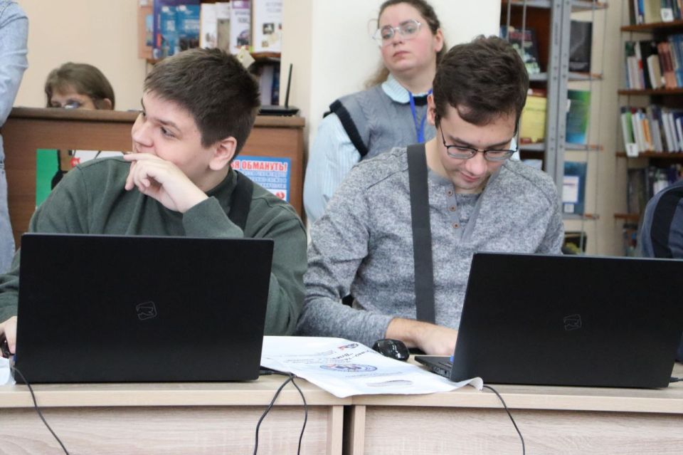 Иван Приходько: Научно-технологический квиз «Как? Чем? Для чего?» украсил форум «Вперёд к знаниям» Иван Приходько: Научно-технологический квиз «Как? Чем? Для чего?» украсил форум «Вперёд к знаниям»