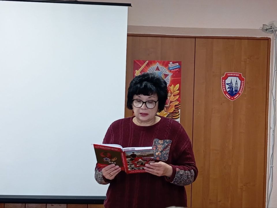 Патриотический час «Страницы истории: взгляд в прошлое и настоящее» Патриотический час «Страницы истории: взгляд в прошлое и настоящее»
