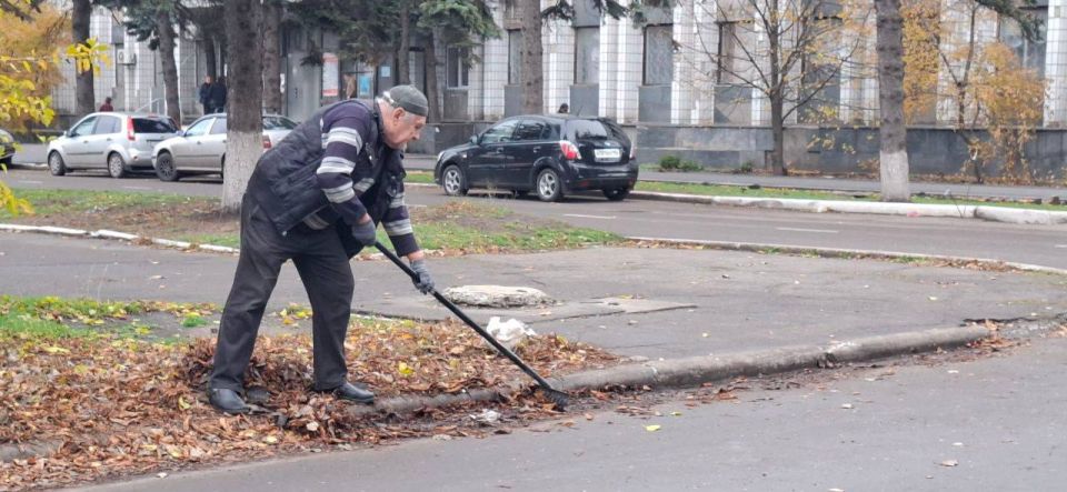 Денис Зубов: Акцию городского субботника в первый день ноября также поддержали сотрудники МБУДО "Иловайская школа искусств" Денис Зубов: Акцию городского субботника в первый день ноября также поддержали сотрудники МБУДО "Иловайская школа искусств"