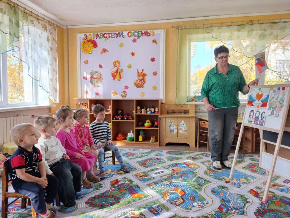 В детских садах Докучаевска прошли тематические мероприятия ко Дню народного единства В детских садах Докучаевска прошли тематические мероприятия ко Дню народного единства