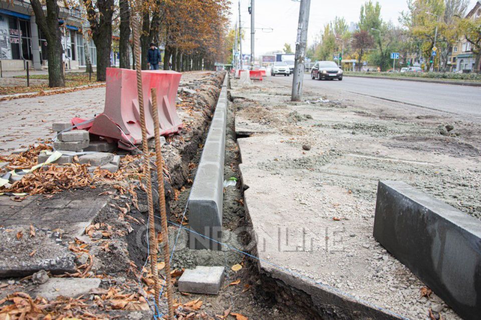 По Киевскому проспекту в Донецке продолжаются дорожные работы, сообщает издание «ДНР Онлайн» По Киевскому проспекту в Донецке продолжаются дорожные работы, сообщает издание «ДНР Онлайн»
