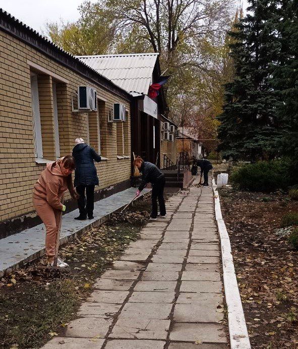 В Ждановке прошел субботник В Ждановке прошел субботник