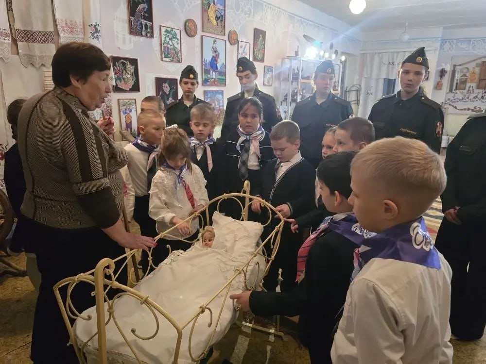 Школьники Кировского посетили музей этнографии родного края Школьники Кировского посетили музей этнографии родного края