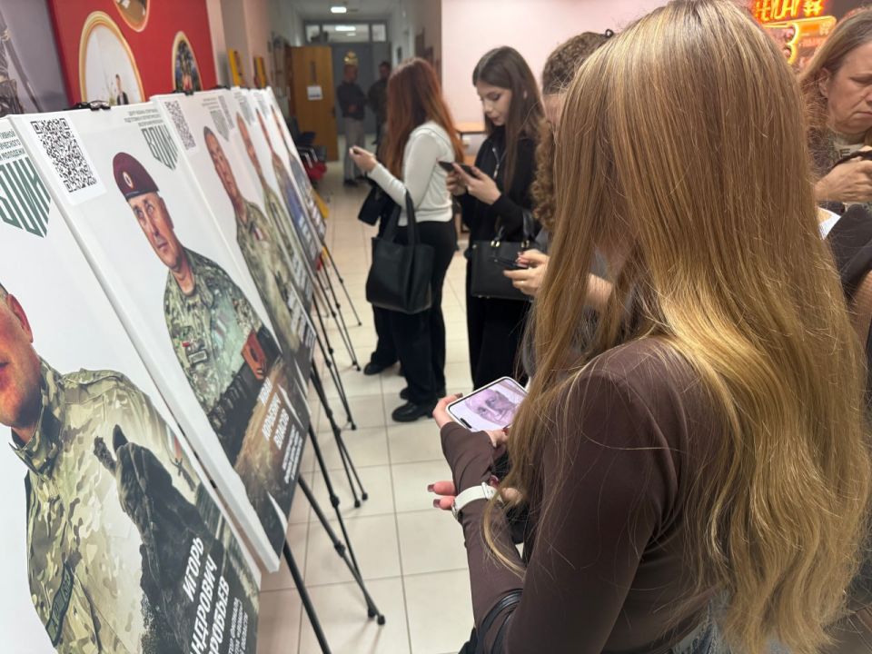 Пусть знает вся страна!. Ко Дню народного единства филиал Центра «ВОИН» в ДНР открыл мобильную выставку «Зал Воинской славы» на базе Донбасского государственного университета юстиции Пусть знает вся страна!. Ко Дню народного единства филиал Центра «ВОИН» в ДНР открыл мобильную выставку «Зал Воинской славы» на базе Донбасского государственного университета юстиции