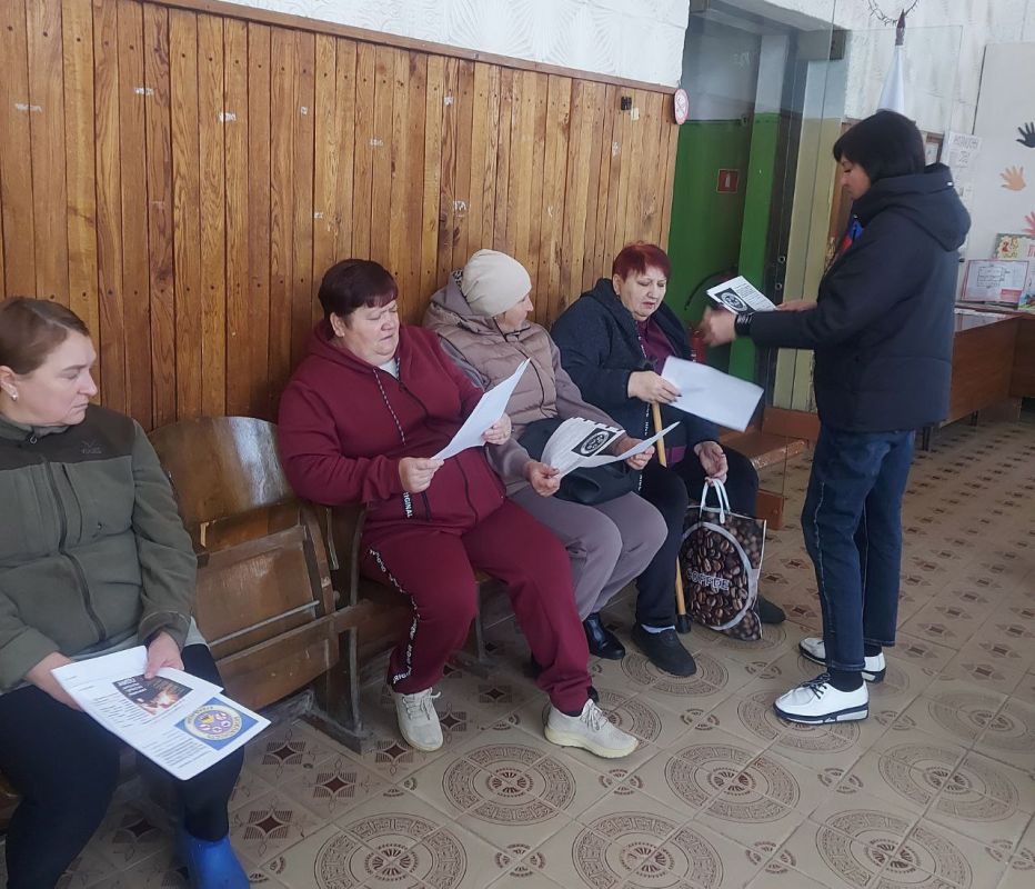 Сегодня и. о. Михайловского территориального отдела Администрации Тельмановского округа провела встречу с трудовым коллективом сельского дома культуры, где рассмотрели основные темы: Сегодня и. о. Михайловского территориального отдела Администрации Тельмановского округа провела встречу с трудовым коллективом сельского дома культуры, где рассмотрели основные темы: