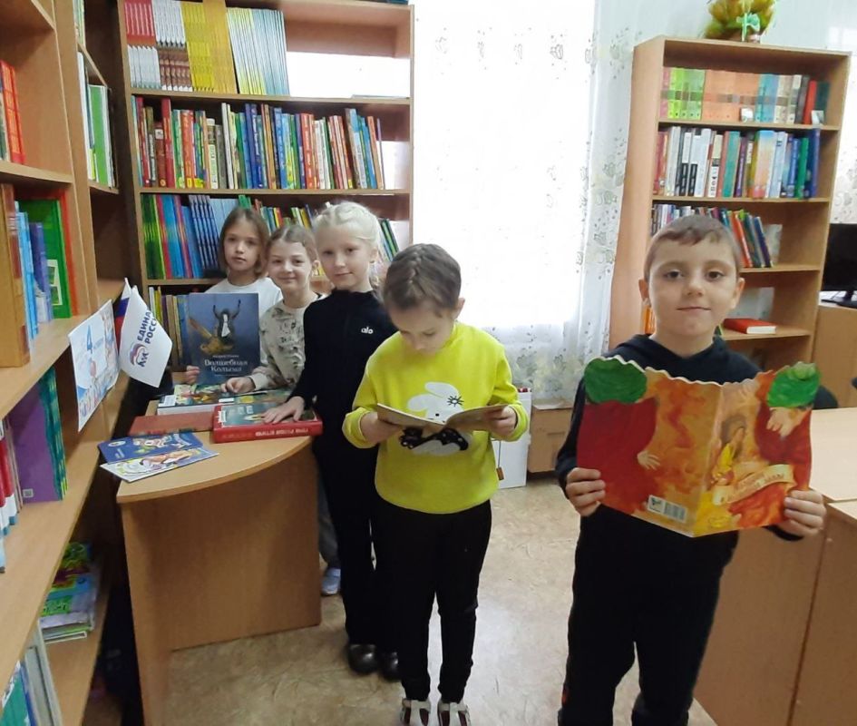 Школьники Ждановки участвуют в мероприятиях ко Дню народного единства Школьники Ждановки участвуют в мероприятиях ко Дню народного единства
