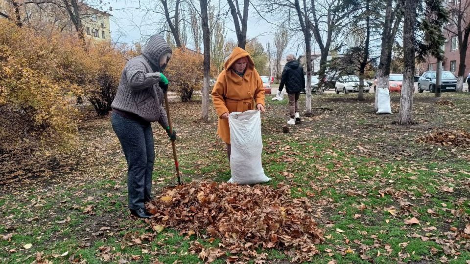 Игорь Мартынов: Общегородской субботник. 1 ноября в городском округе Енакиево состоялся общегородской субботник Игорь Мартынов: Общегородской субботник. 1 ноября в городском округе Енакиево состоялся общегородской субботник