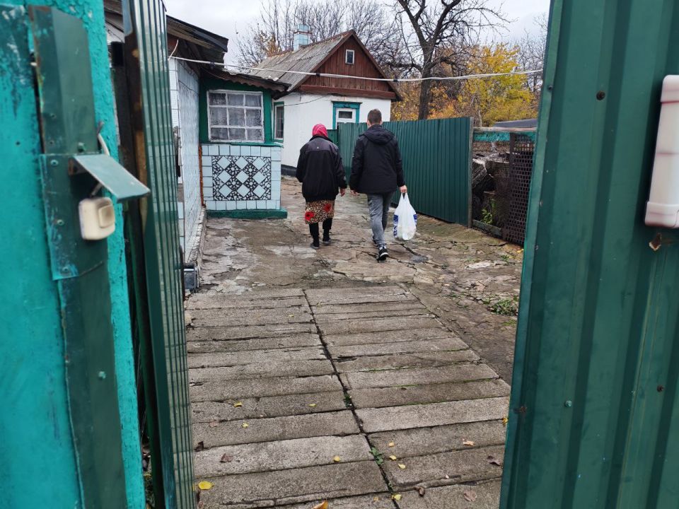 Продолжаем добрые дела.... Сегодня, 1 ноября, Председатель Торезского городского совета Александр Казмерчук совместно с депутатом Торезского городского совет Людмилой Пархоменко и активистами Торезского штаба «Молодой... Продолжаем добрые дела.... Сегодня, 1 ноября, Председатель Торезского городского совета Александр Казмерчук совместно с депутатом Торезского городского совет Людмилой Пархоменко и активистами Торезского штаба «Молодой...
