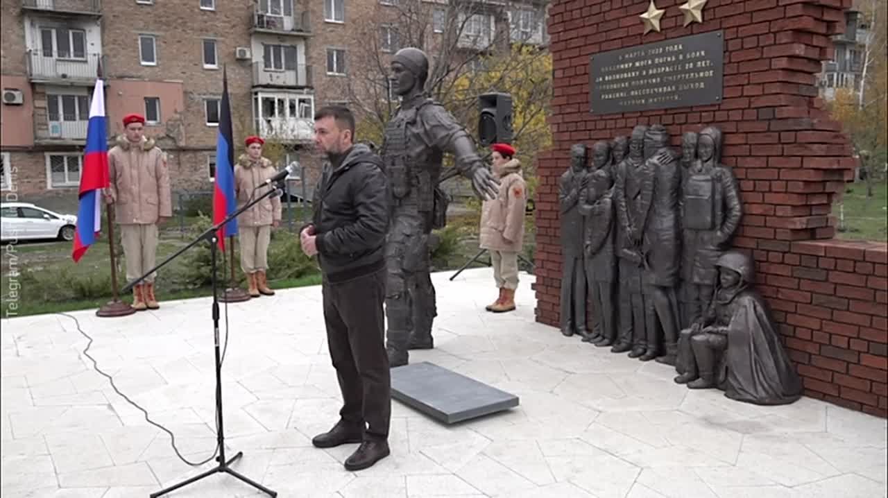 Памятник Владимиру Жоге открыли в Волновахе — его установили на месте, где погиб легендарный командир батальона "Спарта"