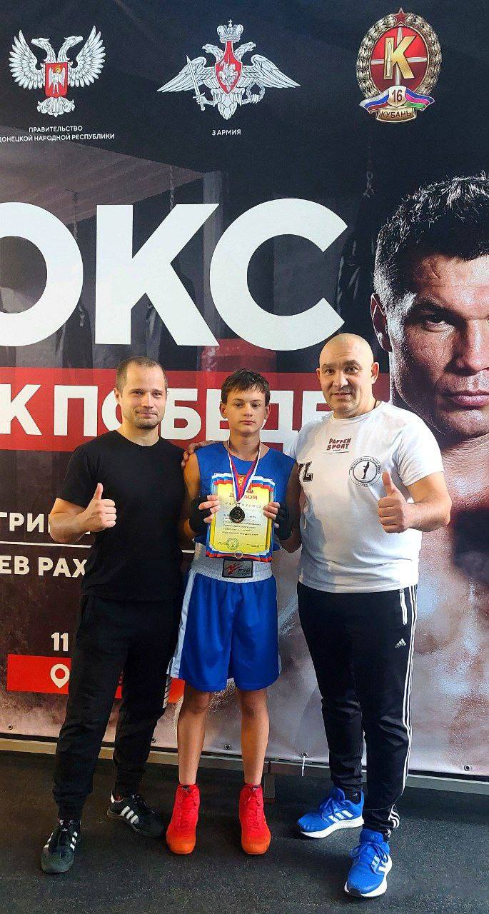 3 дня с 30 октября по 1 ноября в зале Донецкого Училища Олимпийского резерва им. Сергея Назаровича Бубки проходили Республиканские соревнования по боксу памяти ЗТ УССР Л.Л. Казаряна среди юношей и девушек 2010-1011 годов... 3 дня с 30 октября по 1 ноября в зале Донецкого Училища Олимпийского резерва им. Сергея Назаровича Бубки проходили Республиканские соревнования по боксу памяти ЗТ УССР Л.Л. Казаряна среди юношей и девушек 2010-1011 годов...