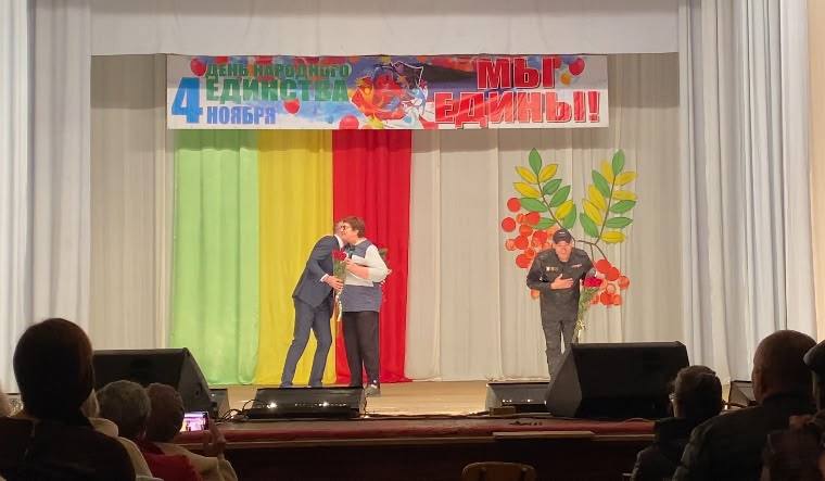 2 ноября в МБУ «Зугрэсский Городской Дворец Культуры», при поддержке общественной организации «Русский центр», руководитель Евсеева Елена Васильевна, в рамках празднования Дня Народного Единства, состоялся концерт... 2 ноября в МБУ «Зугрэсский Городской Дворец Культуры», при поддержке общественной организации «Русский центр», руководитель Евсеева Елена Васильевна, в рамках празднования Дня Народного Единства, состоялся концерт...