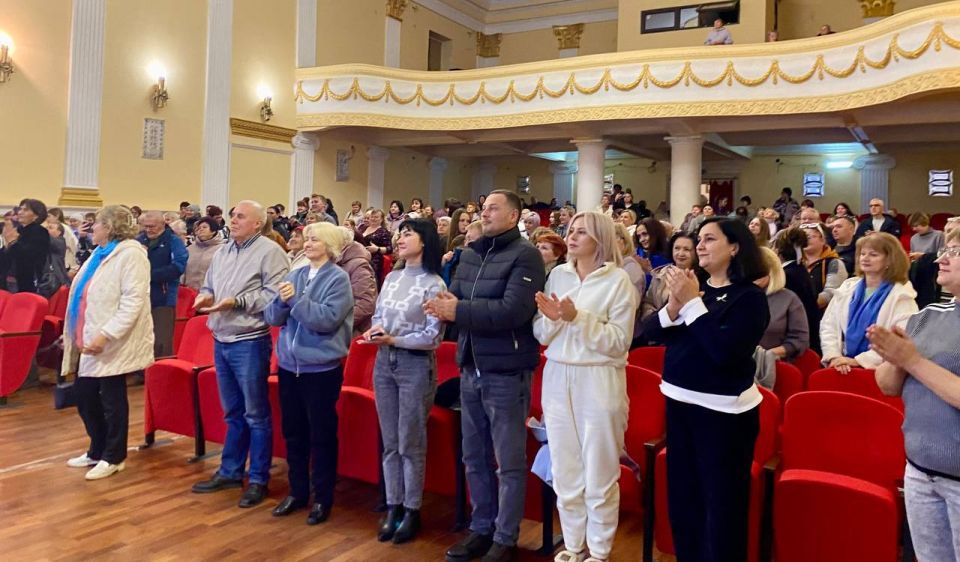 В преддверии Дня народного единства наш округ радушно принял дорогих гостей — заслуженного артиста России Сергея Куприка и подполковника спецназа в отставке и исполнителя собственных песен Александра Ванюшкина В преддверии Дня народного единства наш округ радушно принял дорогих гостей — заслуженного артиста России Сергея Куприка и подполковника спецназа в отставке и исполнителя собственных песен Александра Ванюшкина