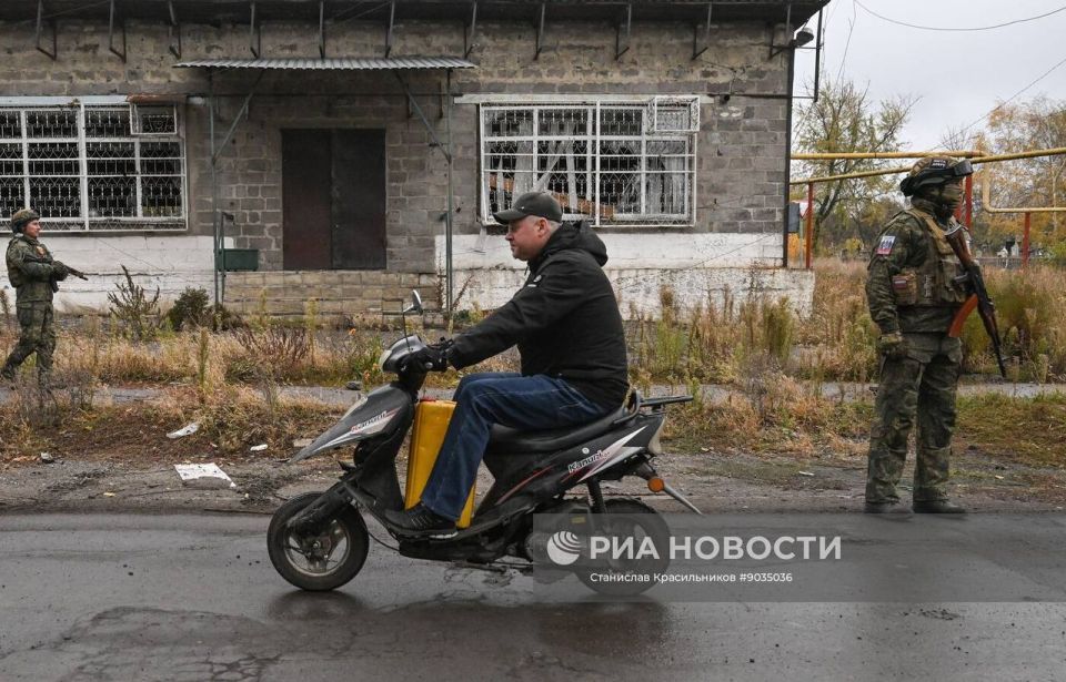 На улицах Селидово в ДНР.. Военный Осведомитель На улицах Селидово в ДНР.. Военный Осведомитель