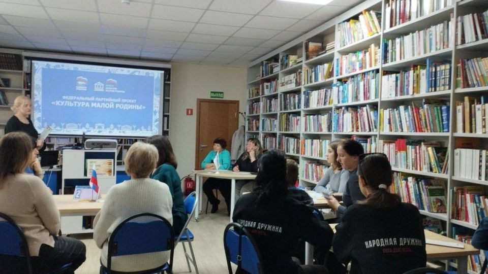«В единстве наша сила»: Познавательная викторина ко Дню народного единства прошла в Мангушской библиотеке «В единстве наша сила»: Познавательная викторина ко Дню народного единства прошла в Мангушской библиотеке