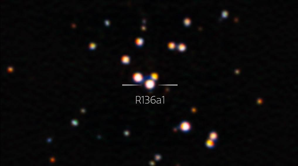 Звезда R136a1 из скопления R136 в Большом Магеллановом Облаке (160 тыс Звезда R136a1 из скопления R136 в Большом Магеллановом Облаке (160 тыс