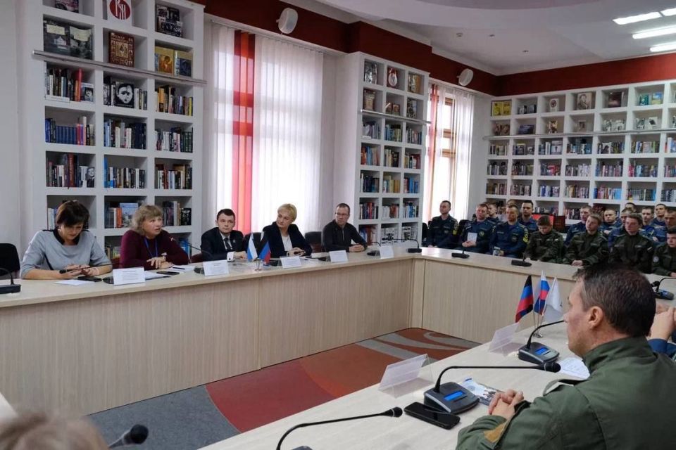 Юлия Крюкова приняла участие в круглом столе «Единство во имя будущего» Юлия Крюкова приняла участие в круглом столе «Единство во имя будущего»