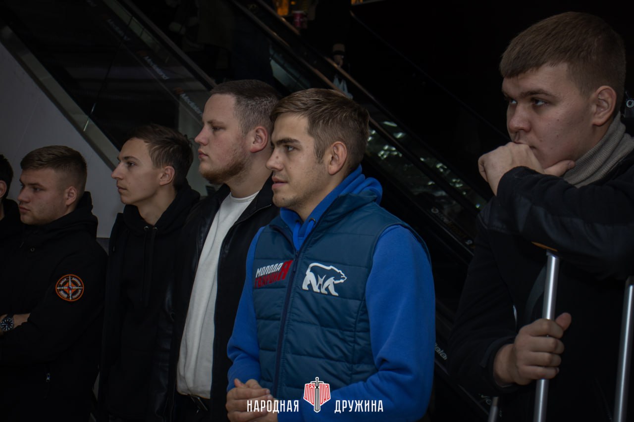 Память мужества и отваги.. Команда Народной Дружины организовала выставку в честь Дня военного журналиста, где были представлены работы выдающихся донецких военных корреспондентов. На выставке присутствовали представители... Память мужества и отваги.. Команда Народной Дружины организовала выставку в честь Дня военного журналиста, где были представлены работы выдающихся донецких военных корреспондентов. На выставке присутствовали представители...