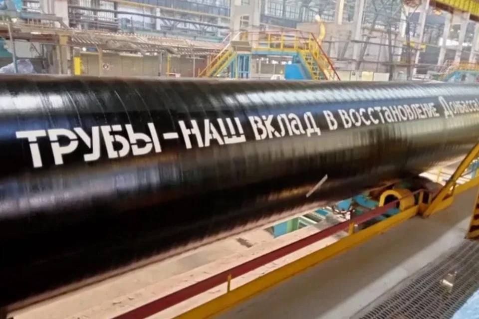 Глава Минпромторга ДНР в честь 127-летия Харцызского трубного завода вручил сотрудникам заслуженные награды