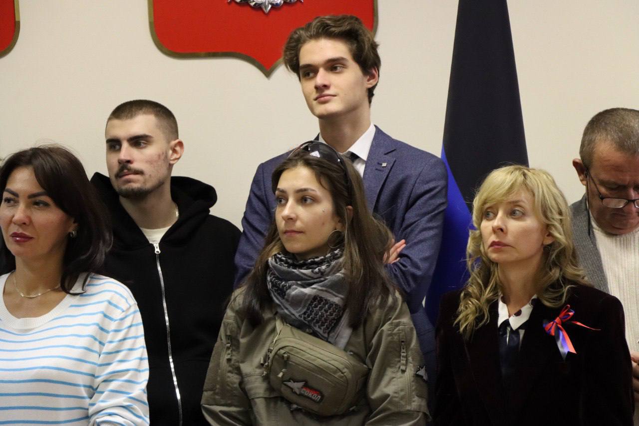 В преддверии Дня народного единства в Представительстве ДНР в Москве прошло открытие фотовыставки, посвящённой подвигу многонационального российского народа В преддверии Дня народного единства в Представительстве ДНР в Москве прошло открытие фотовыставки, посвящённой подвигу многонационального российского народа