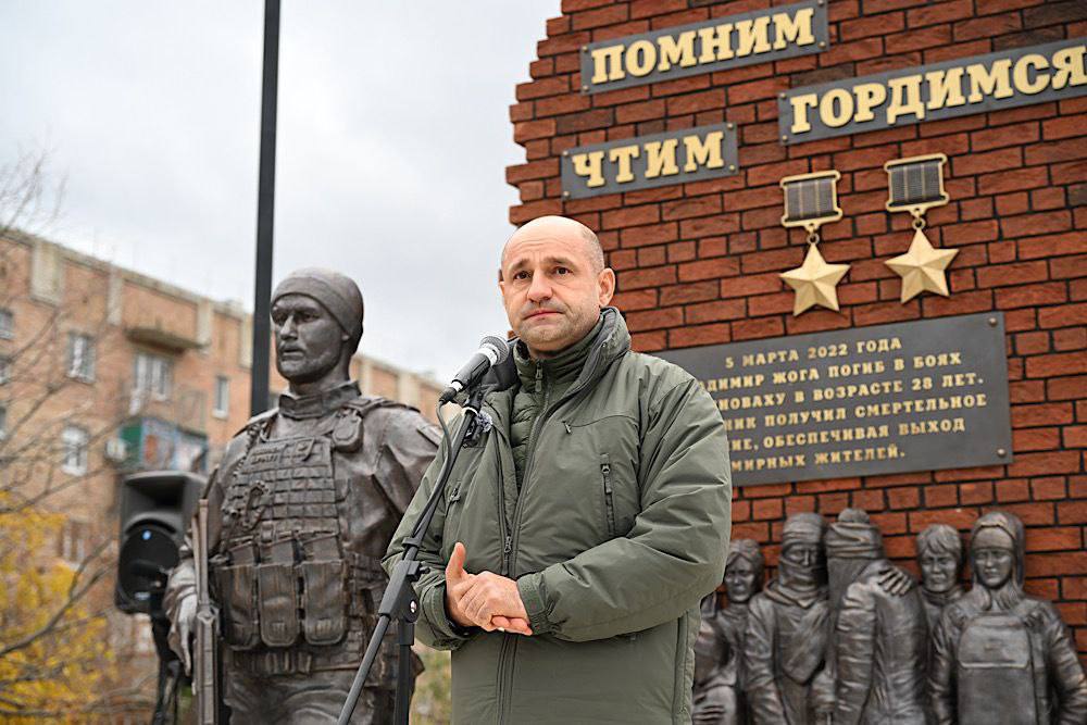 В Волновахе открыли памятник Герою РФ и ДНР Владимиру Жоге