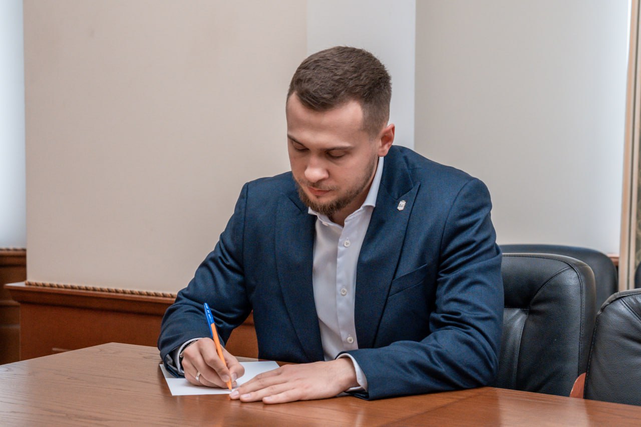 Вице-премьер Кирилл Макаров и сенатор Наталья Никонорова провели рабочую встречу Вице-премьер Кирилл Макаров и сенатор Наталья Никонорова провели рабочую встречу