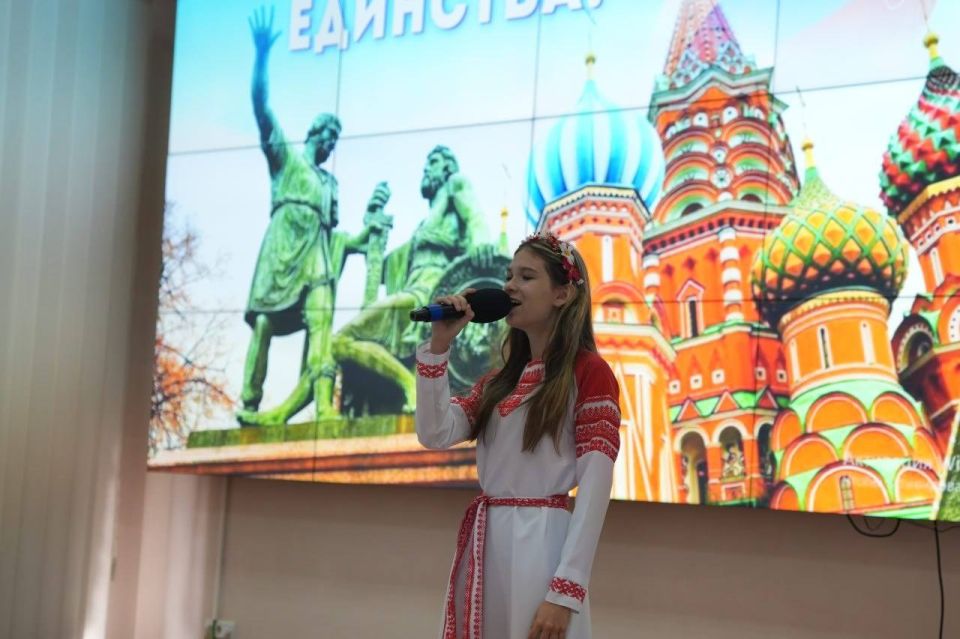 Торжественная церемония награждения работников образования прошла в преддверии Дня народного единства Торжественная церемония награждения работников образования прошла в преддверии Дня народного единства