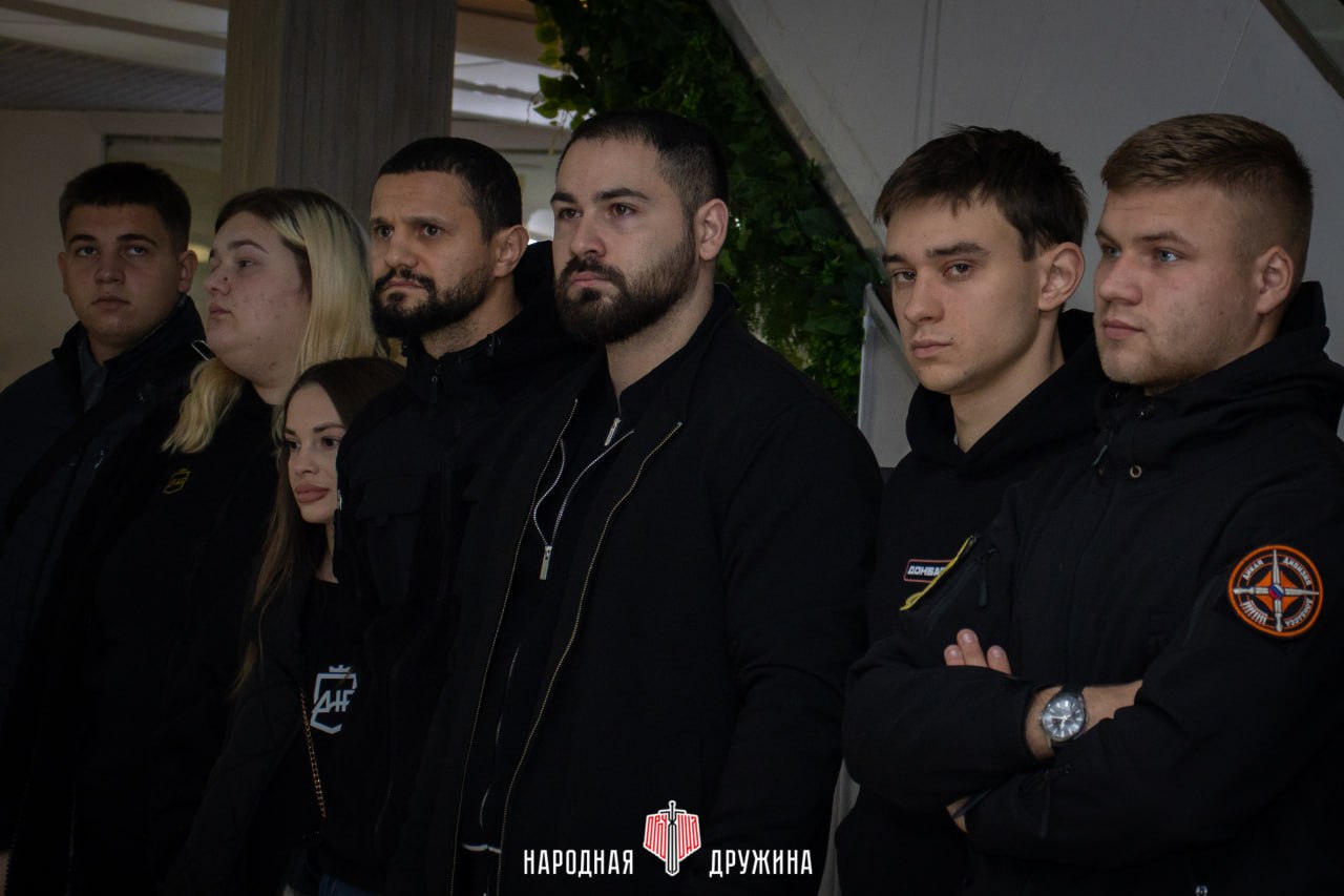 Память мужества и отваги.. Команда Народной Дружины организовала выставку в честь Дня военного журналиста, где были представлены работы выдающихся донецких военных корреспондентов. На выставке присутствовали представители... Память мужества и отваги.. Команда Народной Дружины организовала выставку в честь Дня военного журналиста, где были представлены работы выдающихся донецких военных корреспондентов. На выставке присутствовали представители...