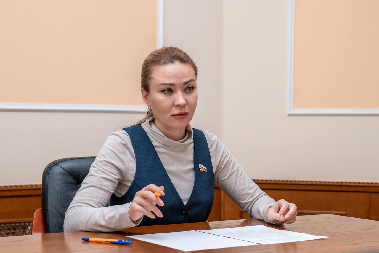 Вице-премьер Кирилл Макаров и сенатор Наталья Никонорова провели рабочую встречу Вице-премьер Кирилл Макаров и сенатор Наталья Никонорова провели рабочую встречу