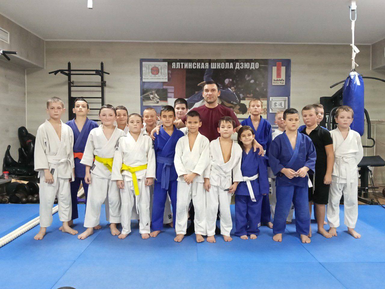 Юные дзюдоисты Мангуша провели тренировку в честь Дня народного единства Юные дзюдоисты Мангуша провели тренировку в честь Дня народного единства